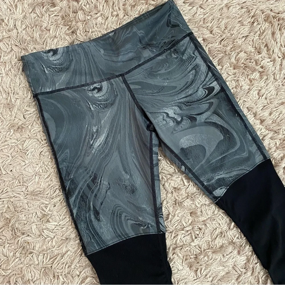 Alo Yoga | marble goddess ribbed leggings